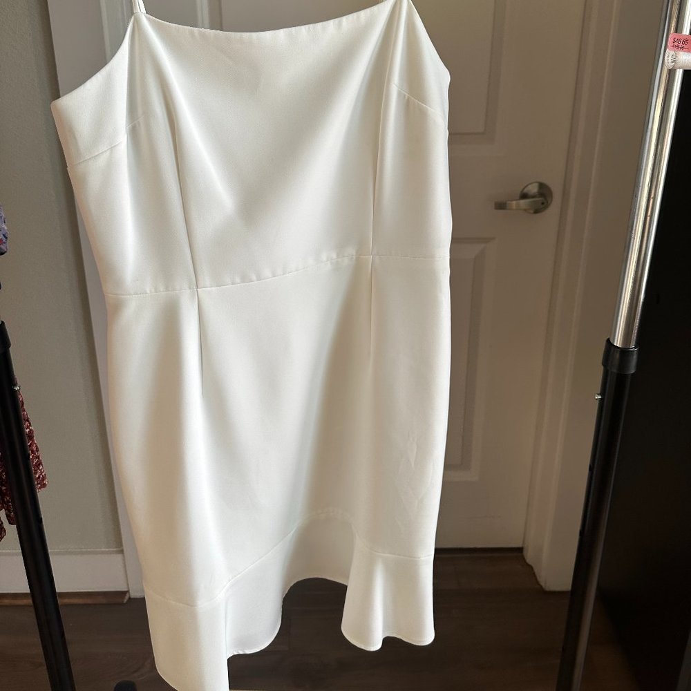 Gianni Bini Evie White Ruffle Hem Mini Dress